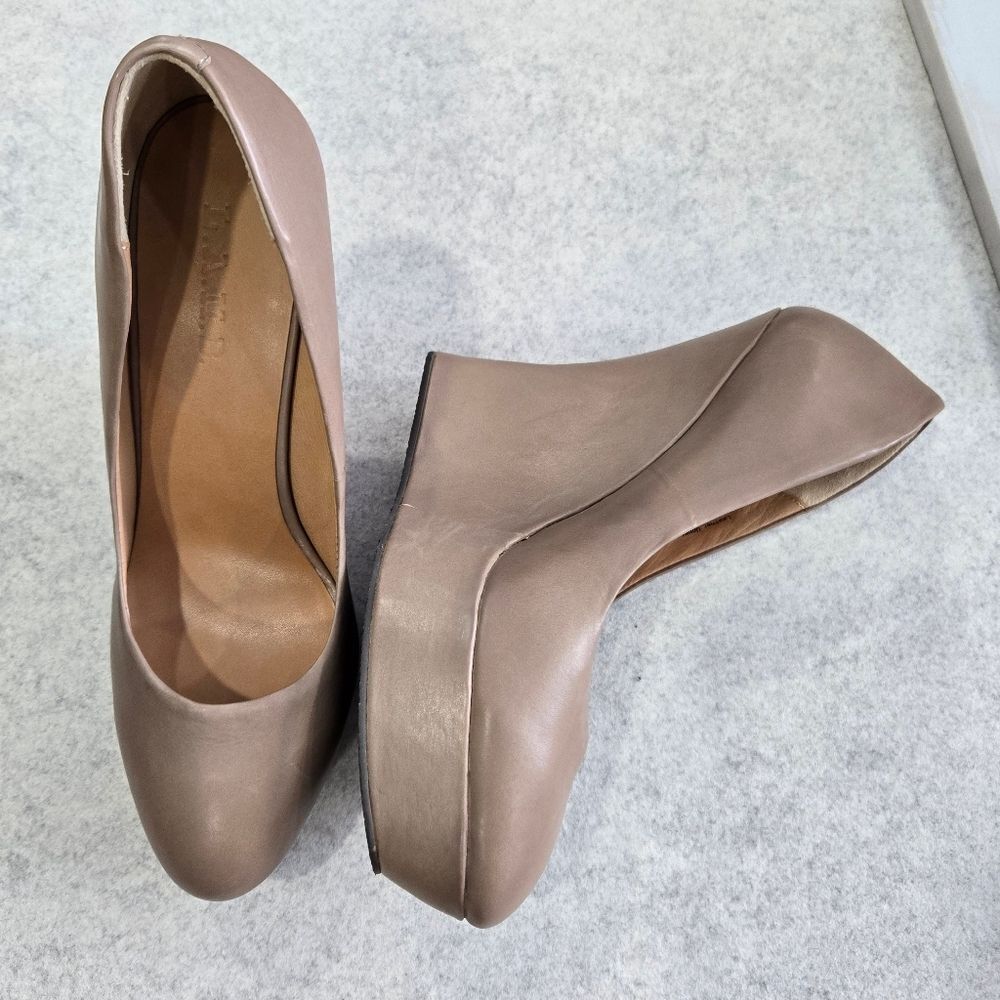 🐢 L.A.M.B. Women Novice Taupe High Wedge Slip On Size 9.5 Pumps